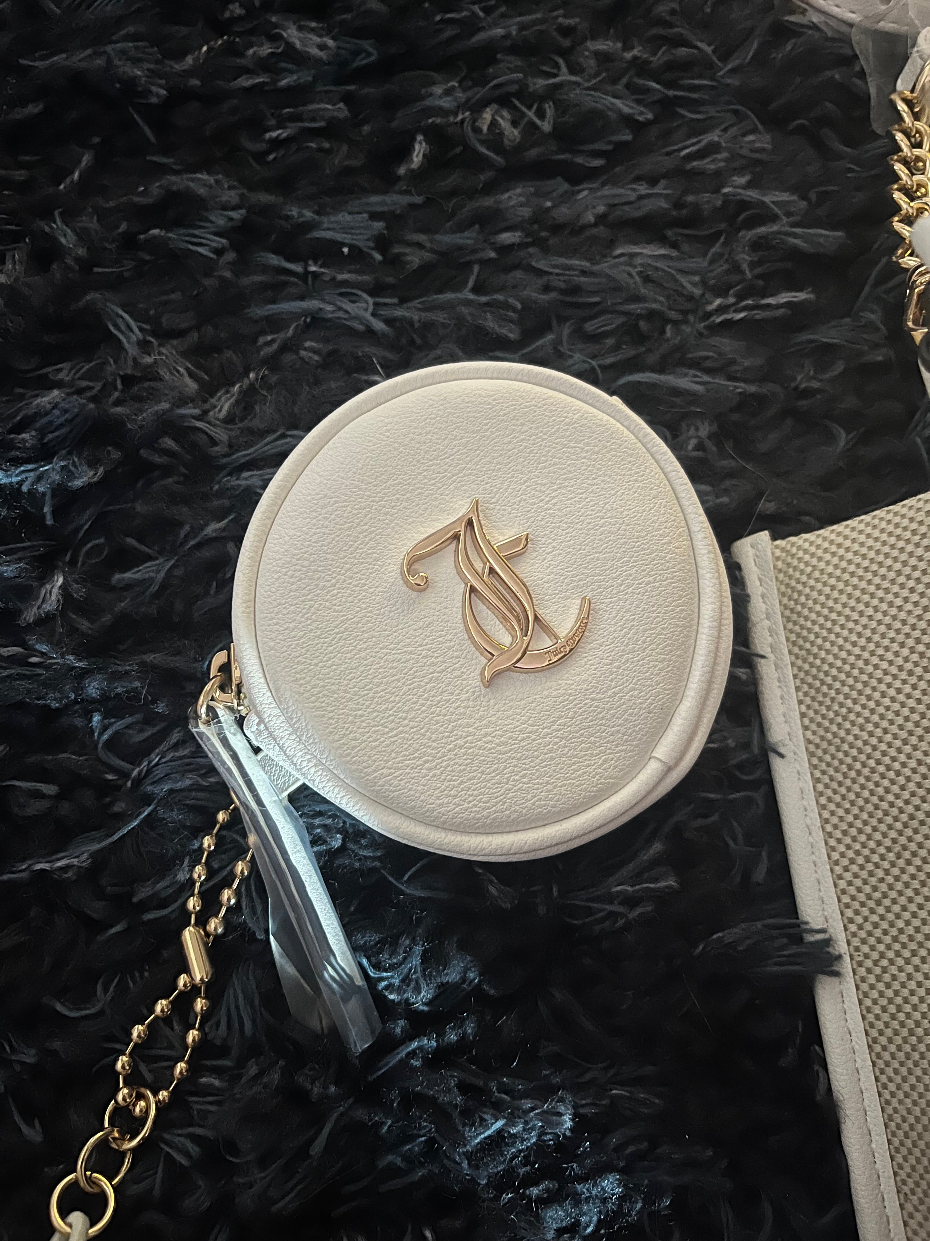 ♡ Juicy Couture Beige Crossbody Bag w Adjustable Strap – Chic Everyday Design ♡