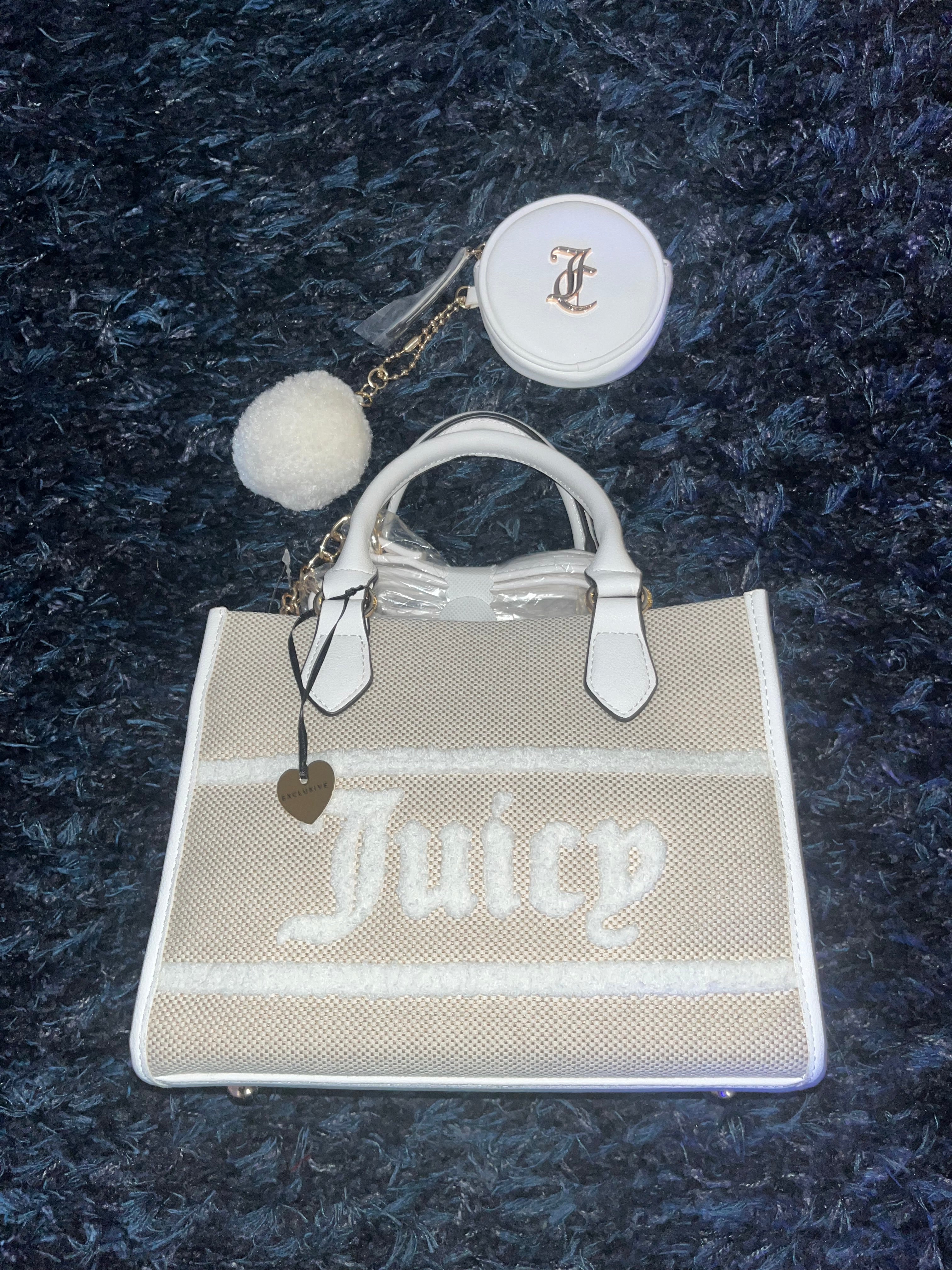 ♡ Juicy Couture Beige Crossbody Bag w Adjustable Strap – Chic Everyday Design ♡