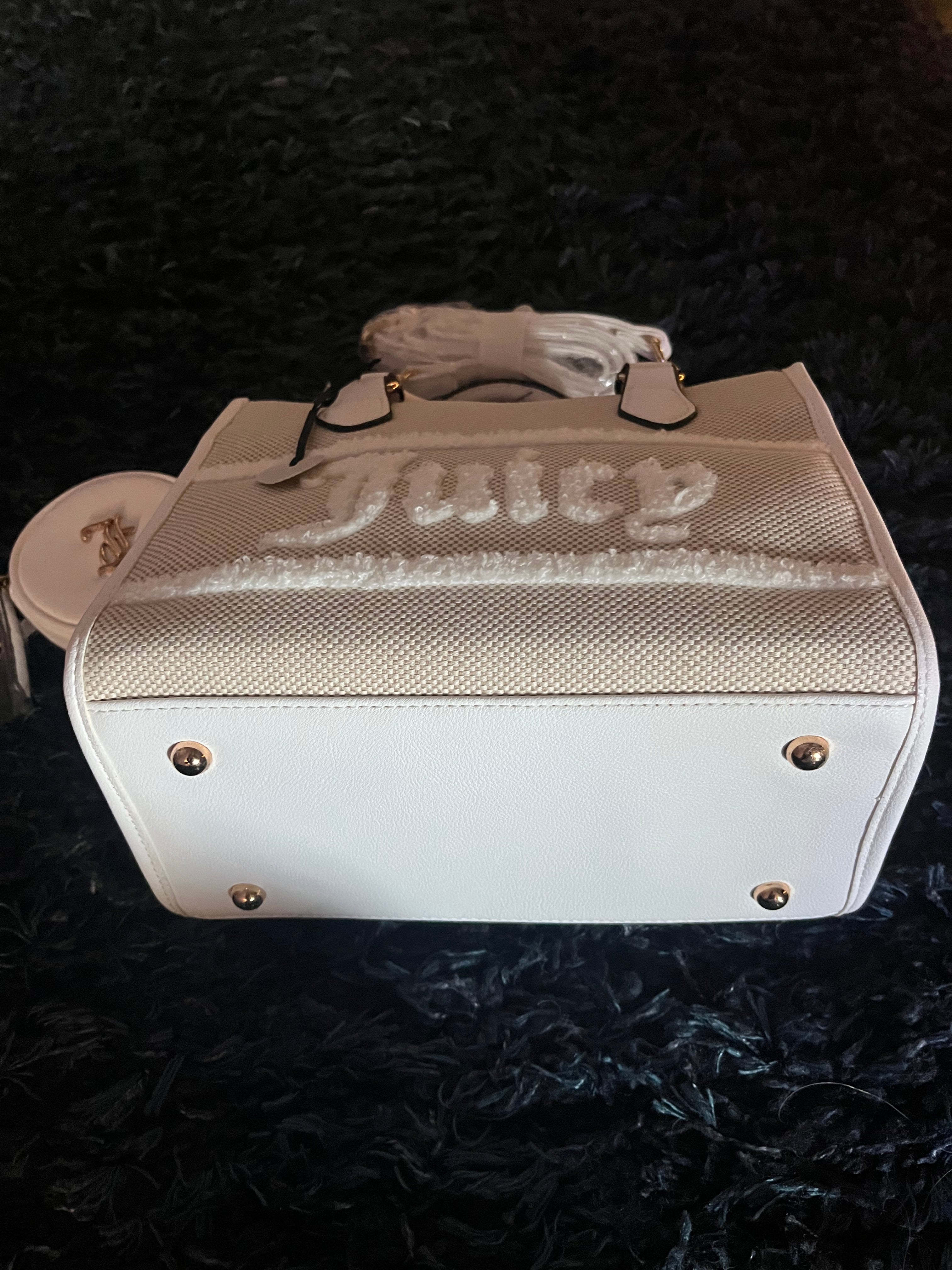 ♡ Juicy Couture Beige Crossbody Bag w Adjustable Strap – Chic Everyday Design ♡