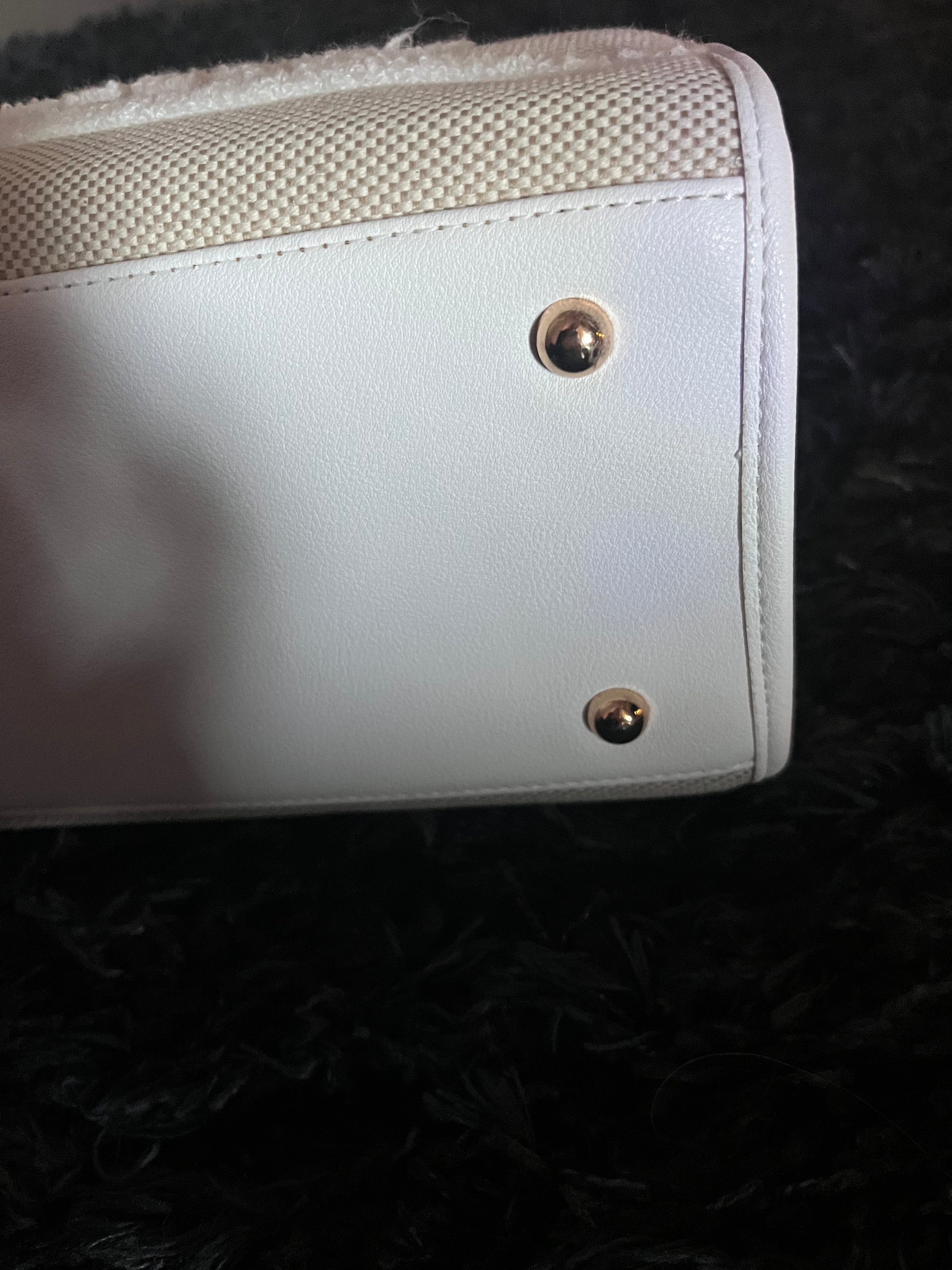 ♡ Juicy Couture Beige Crossbody Bag w Adjustable Strap – Chic Everyday Design ♡