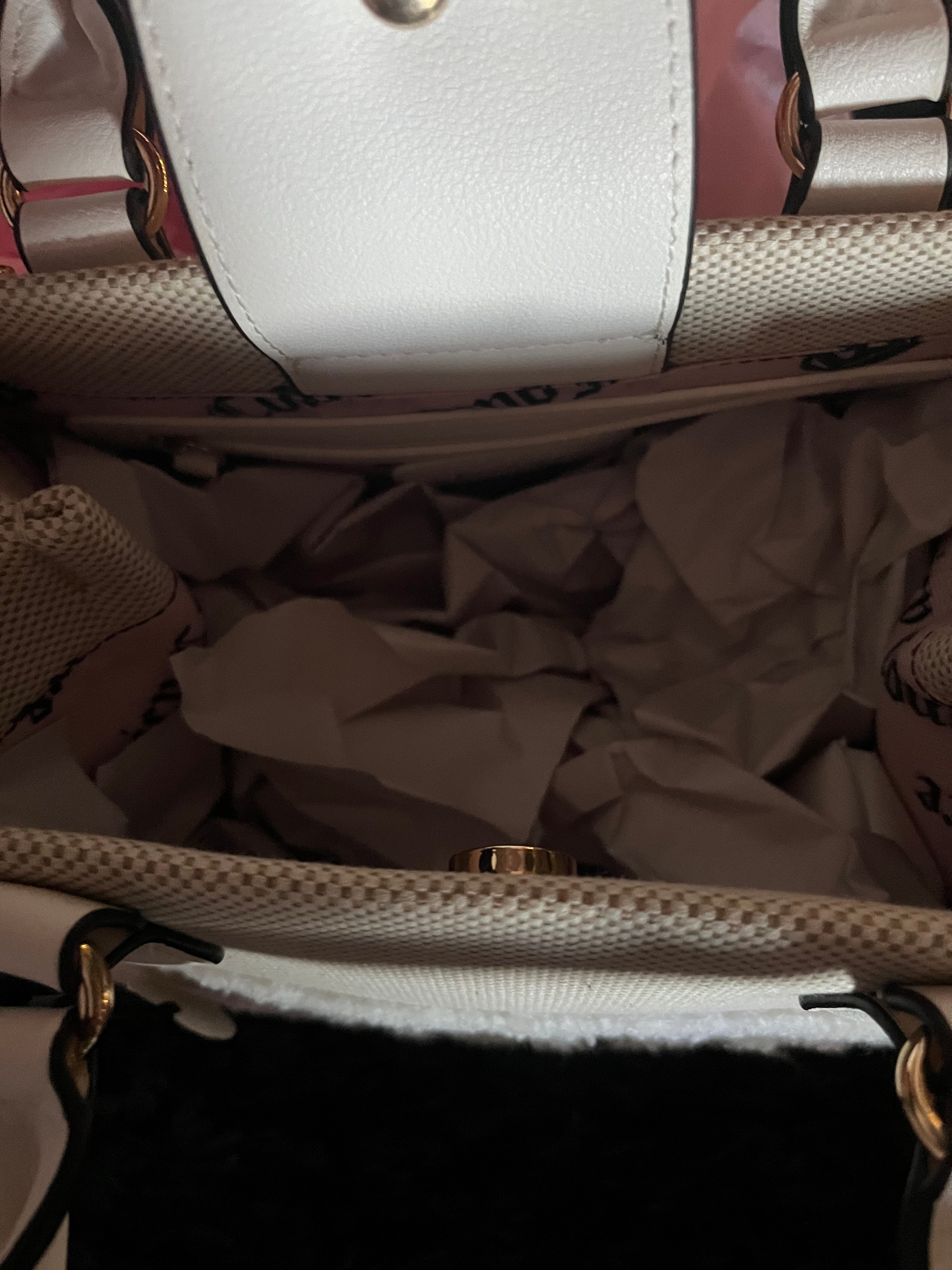 ♡ Juicy Couture Beige Crossbody Bag w Adjustable Strap – Chic Everyday Design ♡