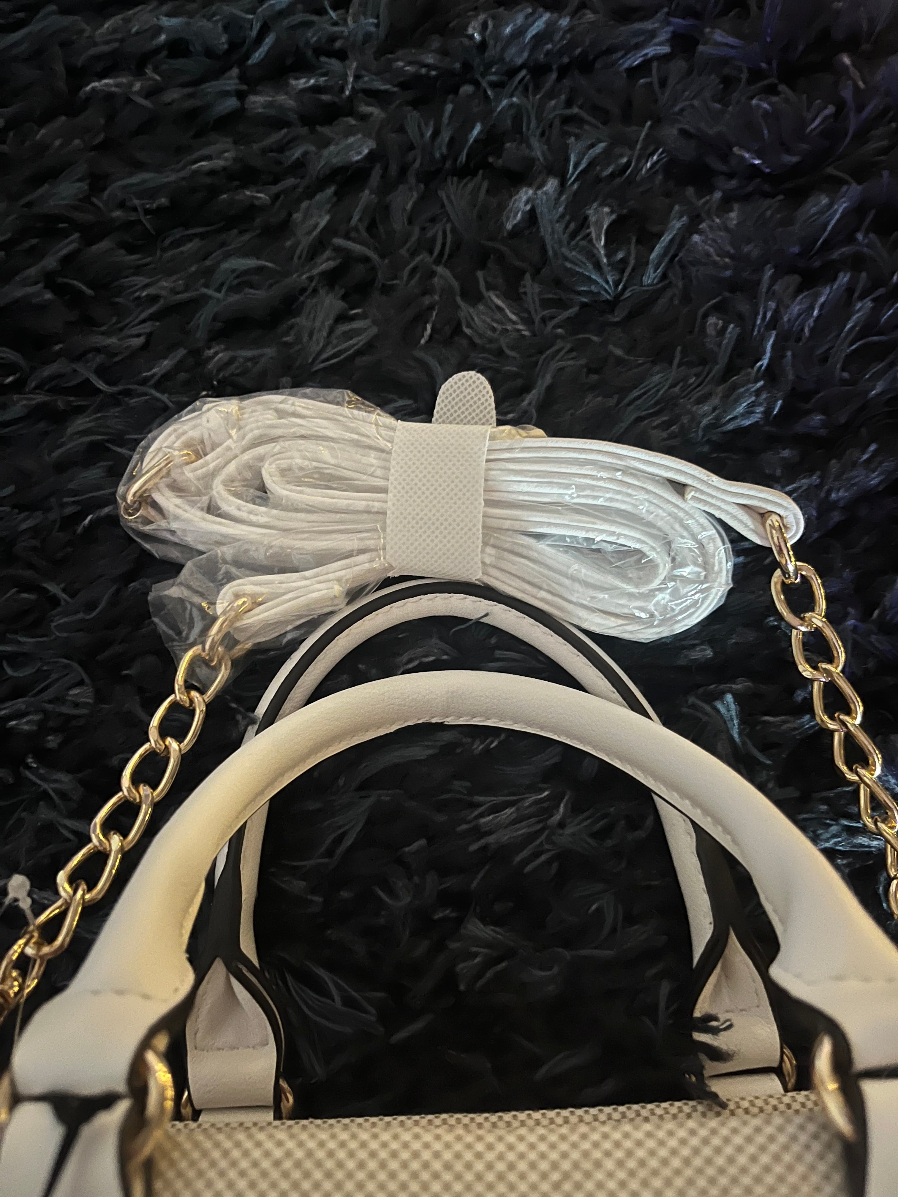 ♡ Juicy Couture Beige Crossbody Bag w Adjustable Strap – Chic Everyday Design ♡